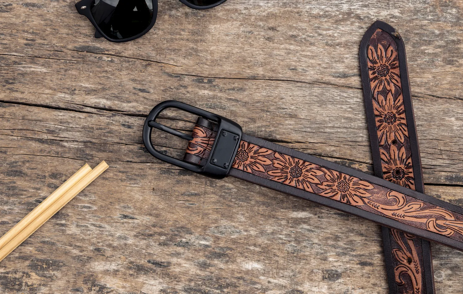 Hand-Carved Leather Belt with Mat Black Buckle, Art: LB-803