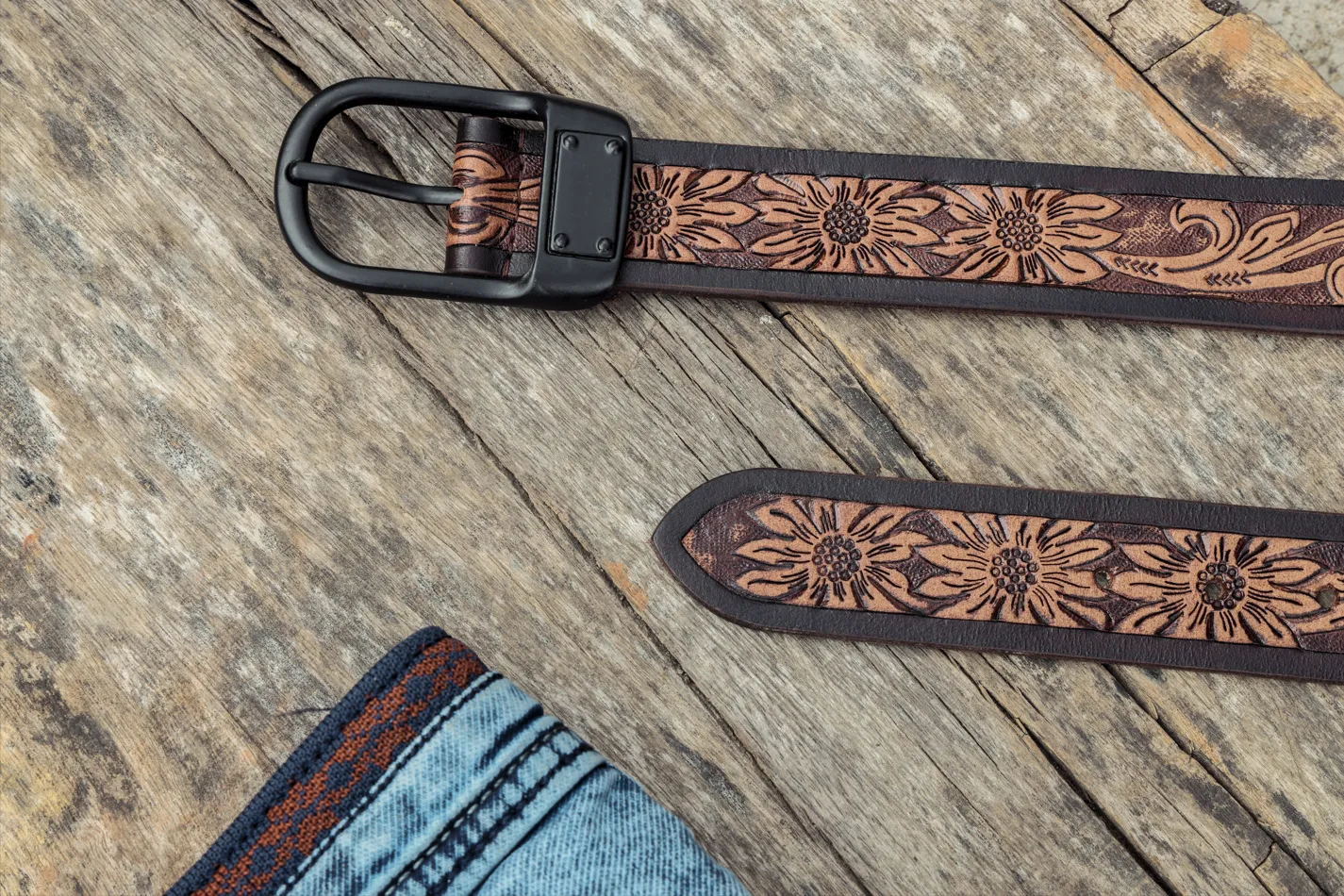 Hand-Carved Leather Belt with Mat Black Buckle, Art: LB-803