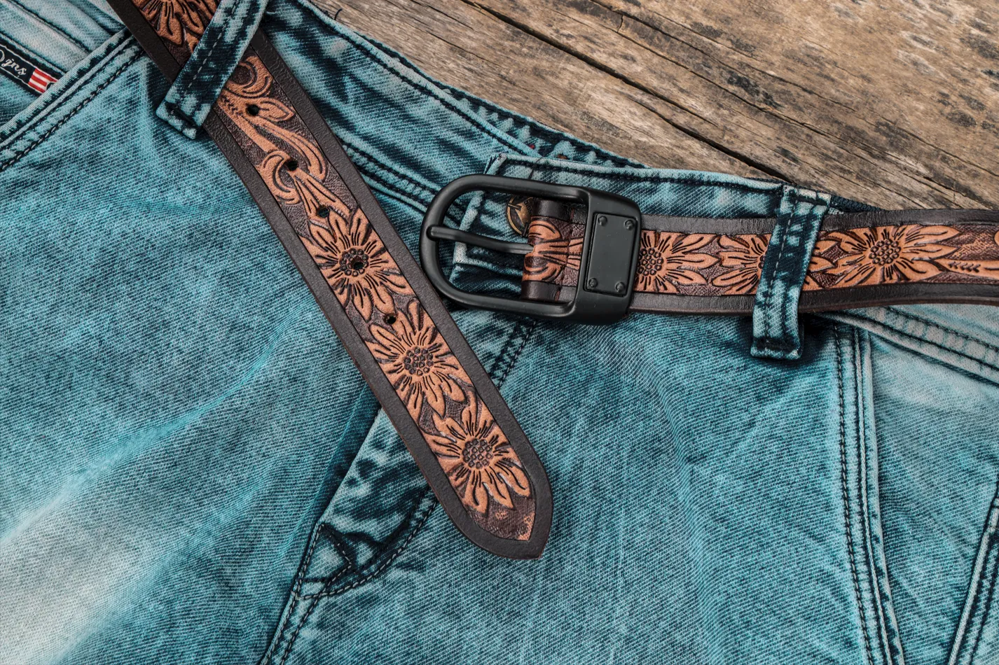 Hand-Carved Leather Belt with Mat Black Buckle, Art: LB-803